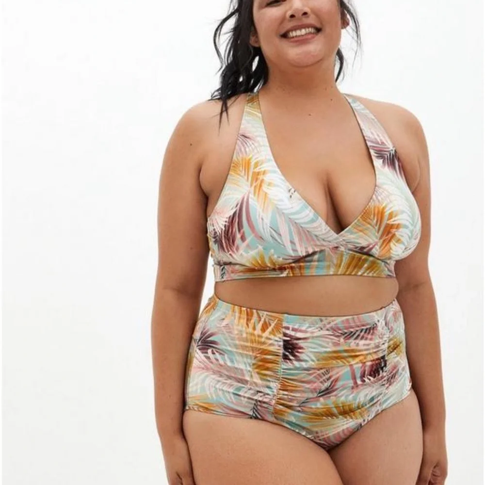 NWT Torrid Wireless Shine Triangle Bikini Top in Green Leaf Print - Picture 1 of 7